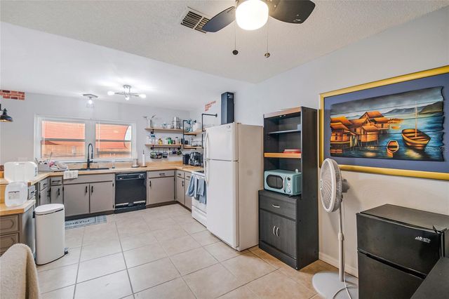 447 HUNTER CIRCLE, Kissimmee, FL 34758
