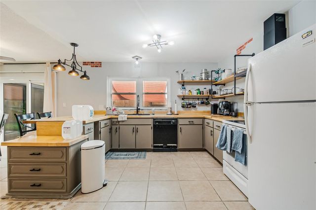 447 HUNTER CIRCLE, Kissimmee, FL 34758