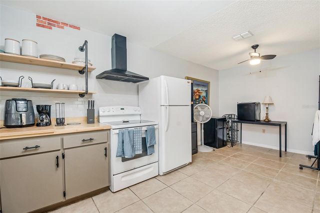 447 HUNTER CIRCLE, Kissimmee, FL 34758