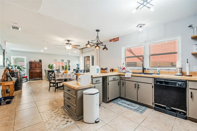 447 HUNTER CIRCLE, Kissimmee, FL 34758