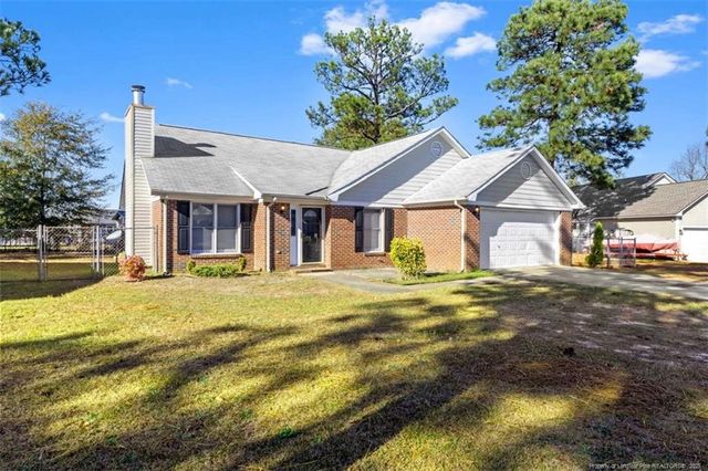102 Ryans Circle, Spring Lake, NC 28390