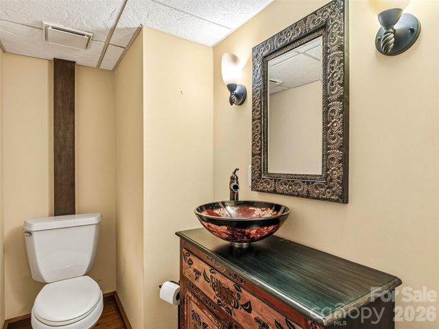 33 Southerland Road, Pisgah Forest, NC 28768
