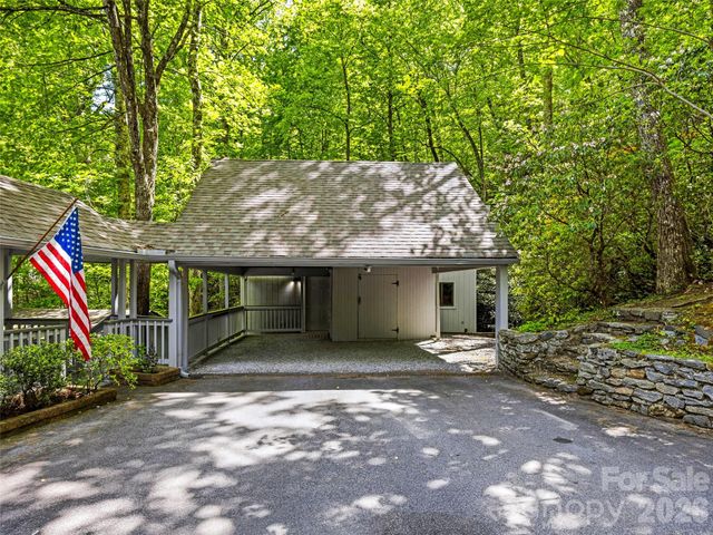 33 Southerland Road, Pisgah Forest, NC 28768