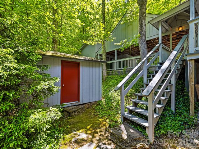 33 Southerland Road, Pisgah Forest, NC 28768
