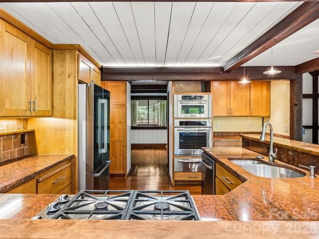 33 Southerland Road, Pisgah Forest, NC 28768