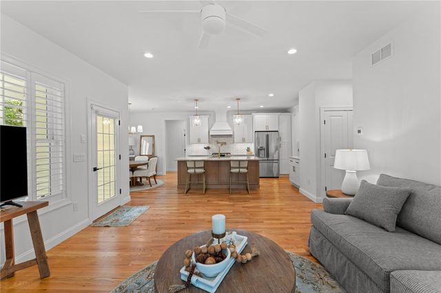 124 Oak Street, South Kingstown, RI 02879