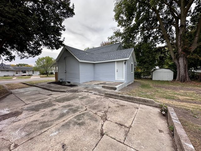 704 W 7th Street, Sterling, IL 61081