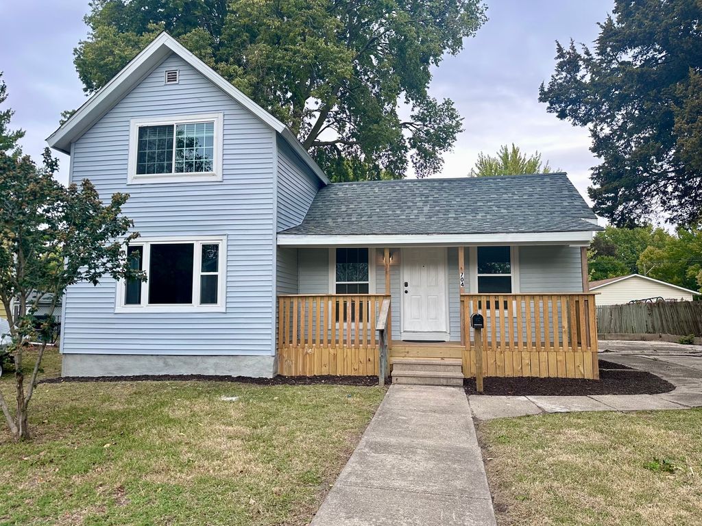 704 W 7th Street, Sterling, IL 61081