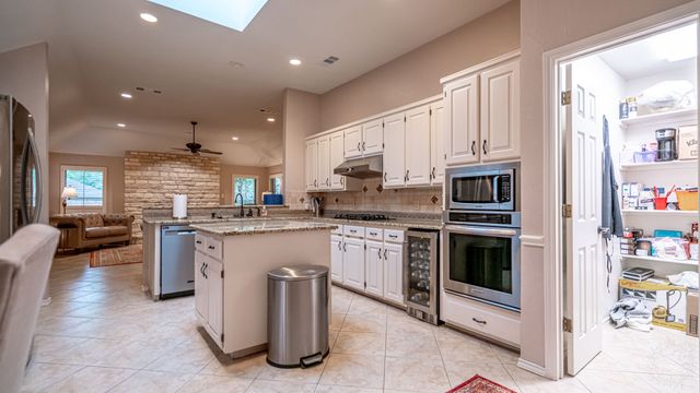 8902 Pleasant Hill Drive, Granbury, TX 76049