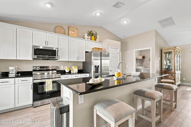 1224 Captiva Island Circle SW, Palm Bay, FL 32908