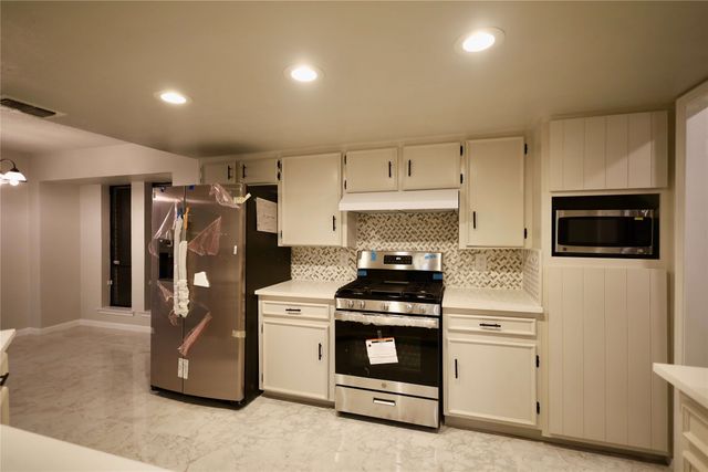 905 Pine Tree, Desoto, TX 75115