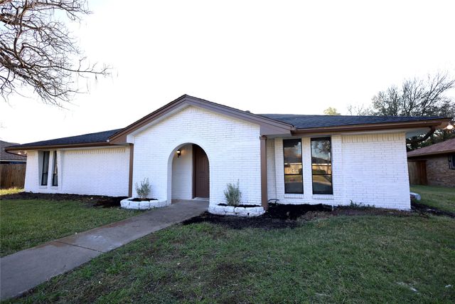 905 Pine Tree, Desoto, TX 75115