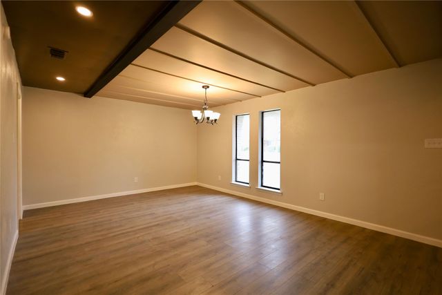 905 Pine Tree, Desoto, TX 75115