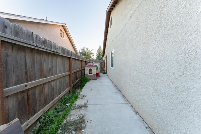1914 Amarone Avenue, Tulare, CA 93274