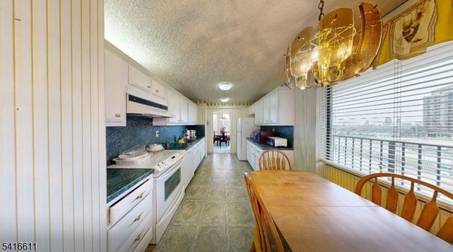 300 Winston Dr-C0210, Cliffside Park Boro, NJ 07010