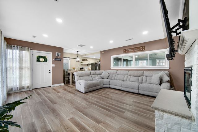 920 Theresa Lane, Chicago Heights, IL 60411