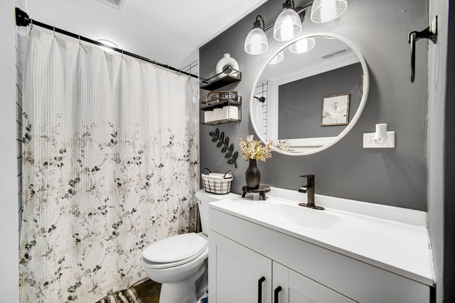 920 Theresa Lane, Chicago Heights, IL 60411