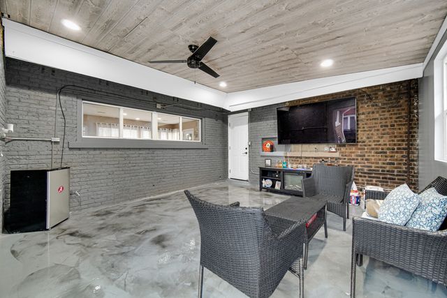 920 Theresa Lane, Chicago Heights, IL 60411