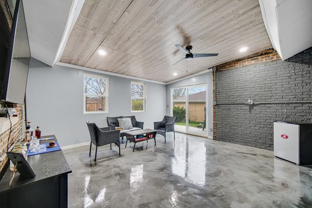 920 Theresa Lane, Chicago Heights, IL 60411