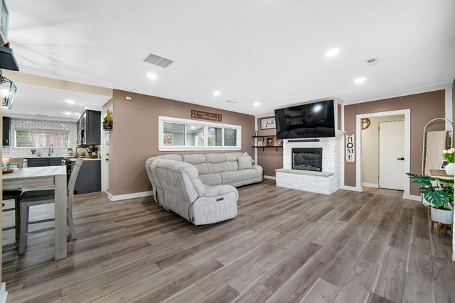 920 Theresa Lane, Chicago Heights, IL 60411