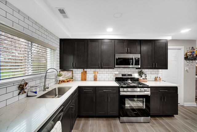 920 Theresa Lane, Chicago Heights, IL 60411