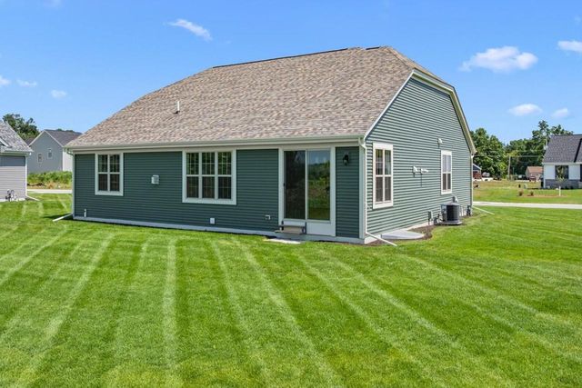 W251N2399 Valleyview CIRCLE, Pewaukee, WI 53072