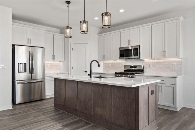 W251N2399 Valleyview CIRCLE, Pewaukee, WI 53072