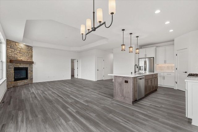 W251N2399 Valleyview CIRCLE, Pewaukee, WI 53072