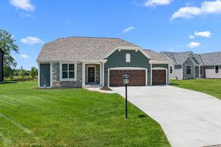 W251N2399 Valleyview CIRCLE, Pewaukee, WI 53072