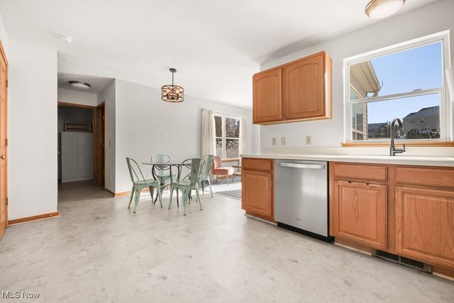 4464 Newcastle Cove, Brunswick, OH 44212