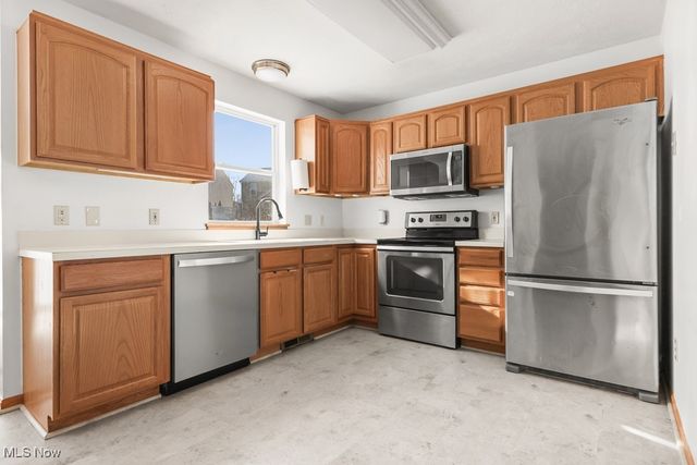 4464 Newcastle Cove, Brunswick, OH 44212