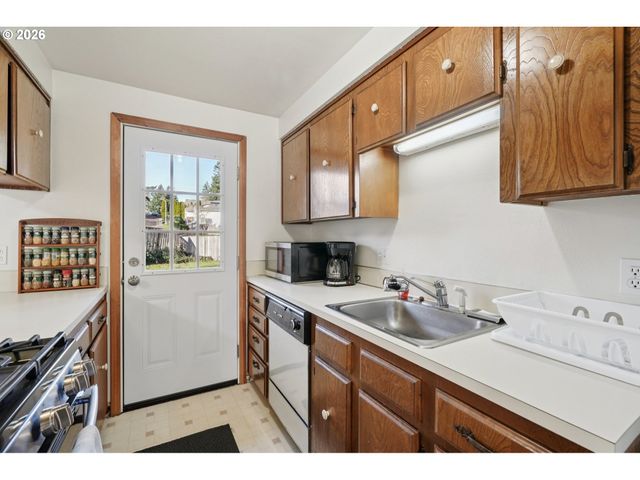 6695 Sw 172ND Ave, Beaverton, OR 97007