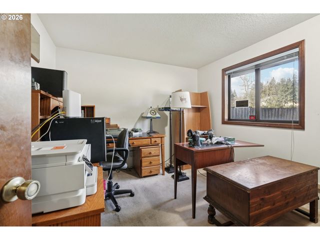 6695 Sw 172ND Ave, Beaverton, OR 97007