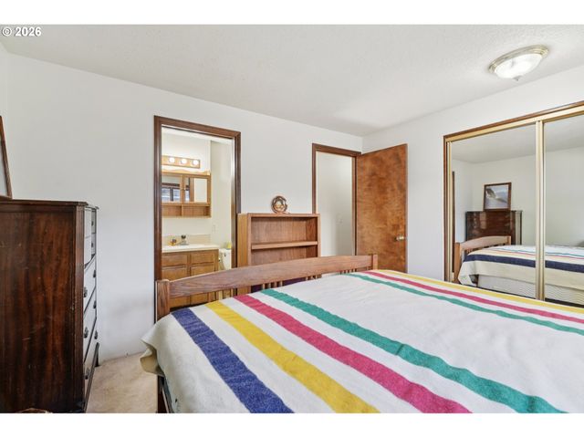 6695 Sw 172ND Ave, Beaverton, OR 97007