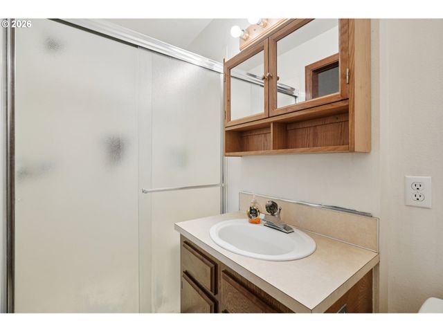 6695 Sw 172ND Ave, Beaverton, OR 97007