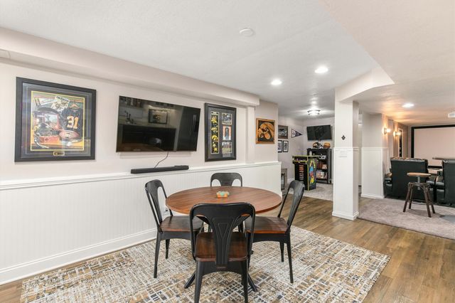 8120 Wellington Boulevard, Johnston, IA 50131