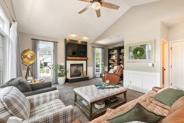 8120 Wellington Boulevard, Johnston, IA 50131