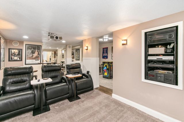8120 Wellington Boulevard, Johnston, IA 50131