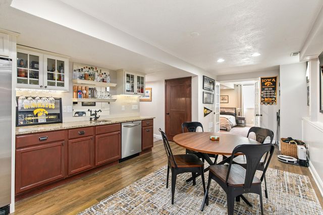8120 Wellington Boulevard, Johnston, IA 50131