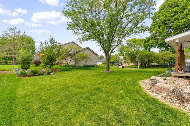 8120 Wellington Boulevard, Johnston, IA 50131