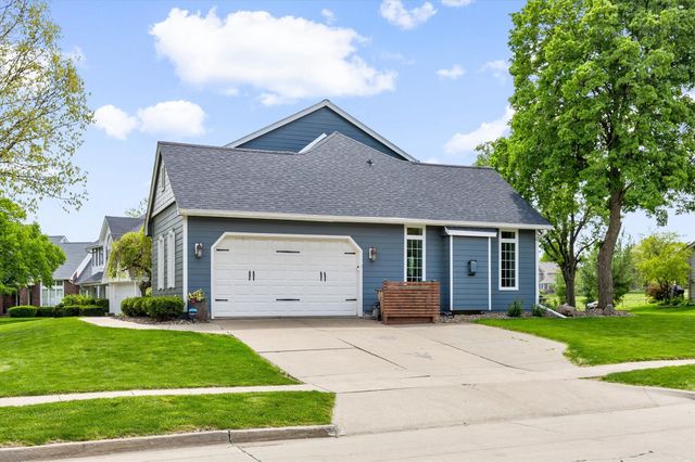 8120 Wellington Boulevard, Johnston, IA 50131