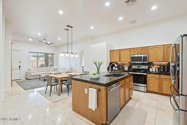 7664 W DONALD Drive, Peoria, AZ 85383