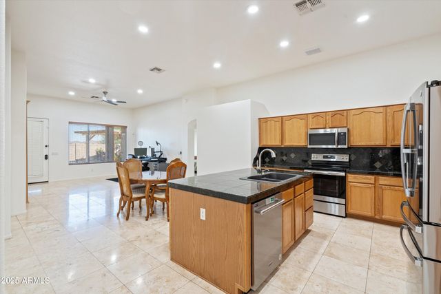 7664 W DONALD Drive, Peoria, AZ 85383