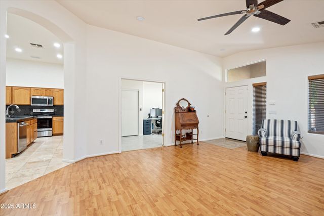 7664 W DONALD Drive, Peoria, AZ 85383