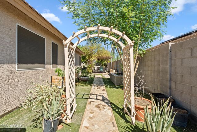 7664 W DONALD Drive, Peoria, AZ 85383