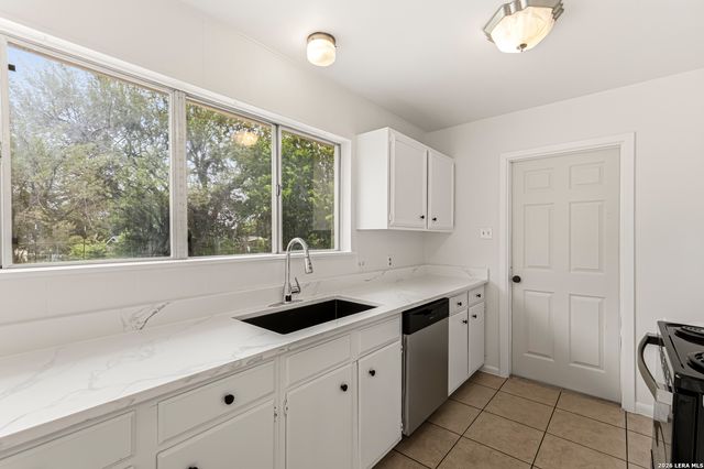 2911 EAGLE RDG, San Antonio, TX 78228