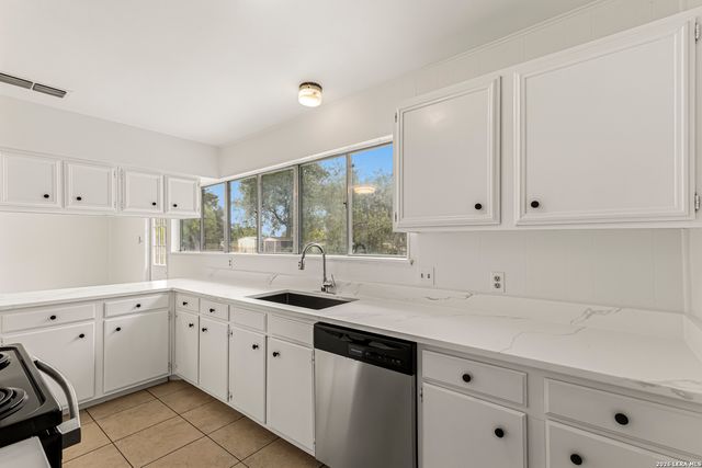 2911 EAGLE RDG, San Antonio, TX 78228