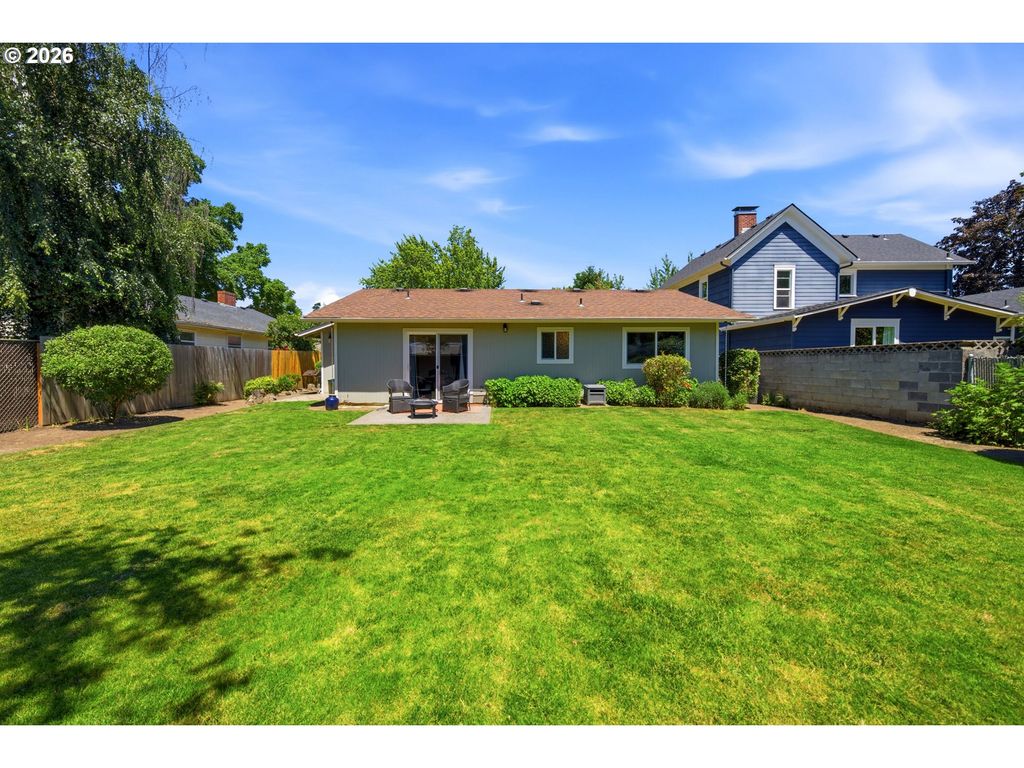 Image 30 of property listing at 330 Nw 12TH St, Mc Minnville, OR 97128