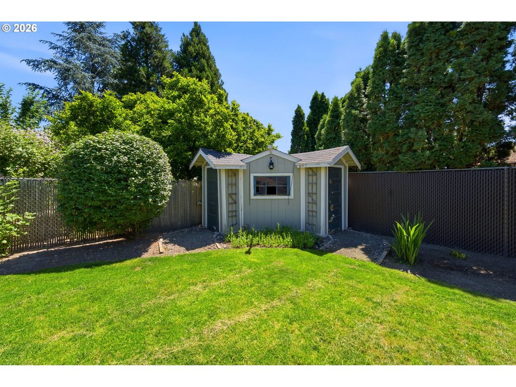 Image 33 of property listing at 330 Nw 12TH St, Mc Minnville, OR 97128