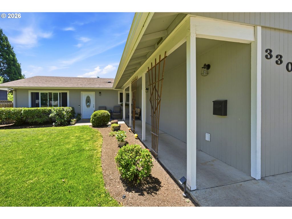 Image 4 of property listing at 330 Nw 12TH St, Mc Minnville, OR 97128